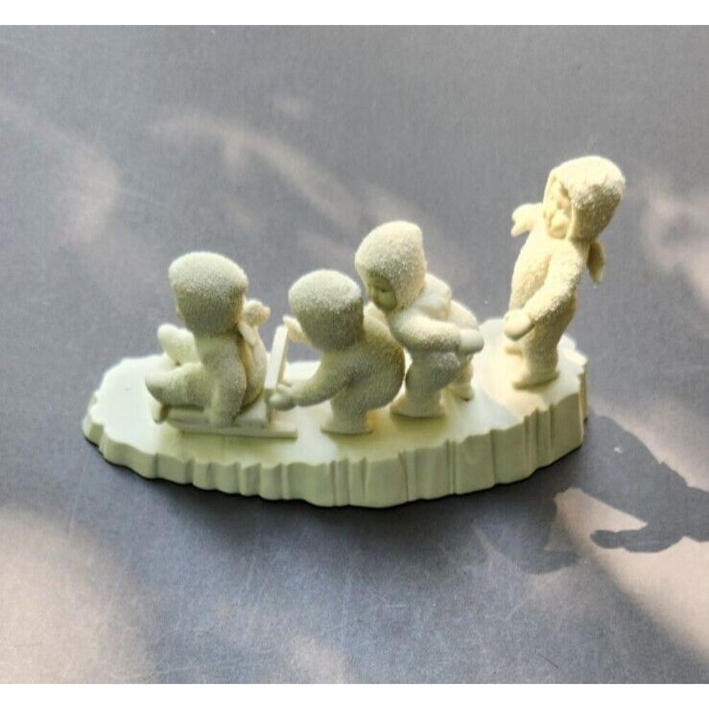 Dept 56 Snowbabies I’M RIGHT BEHIND YOU Figurine #68527 Holiday Winter Decor